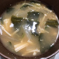 わたるんママ's cooksnap of when they made えのき消費に！えのきとわかめの味噌汁.