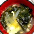 クック甘党。's cooksnap of when they made [簡単時短]卵とワカメと玉ネギのすまし汁.