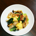 く～まり's cooksnap of when they made 豚ばら肉と小松菜と玉子の炒め物.