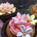 Miyak♡ロカボ's cooksnap of when they made ミニマシュマロでお花のカップケーキ.