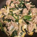 クック859EPI☆'s cooksnap of when they made 豚肉キノコとほうれん草のバター焼き.