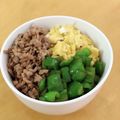 ローズマリー☆☆'s cooksnap of when they made ふっくらそぼろの三色丼♡我が家はピーマン.