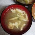 クックW9MO8N☆'s cooksnap of when they made ✿にんにくの芽と油揚げの味噌汁✿.