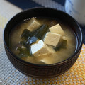 ちゃぴ♥'s cooksnap of when they made 簡単・しめじと豆腐とワカメのお味噌汁.