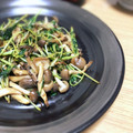 Sac’HiNa's cooksnap of when they made こんがりしめじと豆苗の炒めナムル.