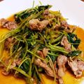麻's cooksnap of when they made 三つ葉と豚肉の炒め物.