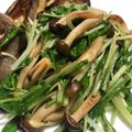 まんまーるさん's cooksnap of when they made 水菜としめじのにんにくバター炒め.