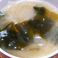 ﾋﾟﾛﾐ♡'s cooksnap of when they made 我が家では定番☆わかめと玉葱の味噌汁.