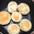 まいっちんぐ♪松子's cooksnap of when they made 発酵なし！フライパンで作るもちふわパン♪.