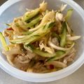 ☆はあ☆'s cooksnap of when they made 豚しゃぶ肉のネギきゅうりポン酢和え.