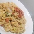 お魚大好きくん。's cooksnap of when they made 鮭と白菜の和風カルボナーラ風うどん♪.