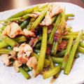 cocoroの扉's cooksnap of when they made さつまいもの茎と豚肉のおかかゴマ炒め.