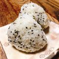 ちゃちゃまる26's cooksnap of when they made 朝の簡単おにぎり②昆布茶×黒胡椒.
