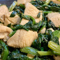 けい♫'s cooksnap of when they made 鶏むね肉とほうれん草の炒め物.