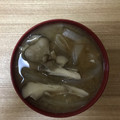 かおり♡♡♡'s cooksnap of when they made まいたけと玉ねぎのみそ汁.