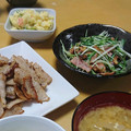 2児ママみきてぃ's cooksnap of when they made 水菜を大量消費！男のにんにくベーコン炒め.