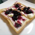kuishinboF's cooksnap of when they made クリチーハムブルベジャムのトースト.
