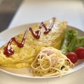 かっちゃん杉's cooksnap of when they made 炊飯器で作ったチキンライスで オムライス.