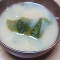 ﾋﾟﾛﾐ♡'s cooksnap of when they made 玉ねぎとワカメと油揚げの味噌汁.