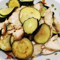 ともたん817's cooksnap of when they made 簡単 ズッキーニとサラダチキンの炒め.