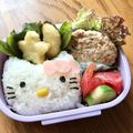 桃華0408's cooksnap of when they made キャラ弁❤キティちゃんおにぎり❤.