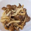ハンクスさん's cooksnap of when they made しめじバター醤油炒め.