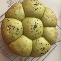 UmeChie's cooksnap of when they made 炊飯器で作る桑抹茶のちぎりパン.