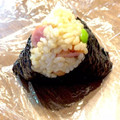 ばたみそーぱん☆'s cooksnap of when they made 水玉ちっくな❤枝豆とソーセージのおにぎり.