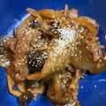 sheher's cooksnap of when they made 豚ロース肉しめじ玉ねぎのケチャソース炒め.