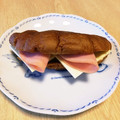 take♪aki♪'s cooksnap of when they made ロールパンで簡単ハムチーズサンド.