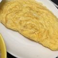akizoo's cooksnap of when they made 巻くのも簡単！材料２つのチーズオムレツ.