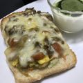 ☆GSSQHY☆'s cooksnap of when they made 野菜炒めプラスで♬カレーチーズトースト♡.