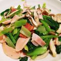 やまったくん's cooksnap of when they made クィーンクック☆ベーコンと小松菜炒め.