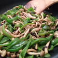 みこひろママ's cooksnap of when they made ピーマンとしめじの塩こんぶ炒め.