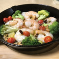 単身赴任自炊's cooksnap of when they made 簡単！スキレットでエビのアヒージョ☆.