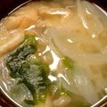 クックXCYSK0☆'s cooksnap of when they made 玉ねぎ・ワカメ・油揚げのお味噌汁.