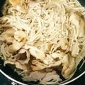 ごにょ's cooksnap of when they made えのきと鶏肉のバター醤油炒め.