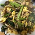 やーしー's cooksnap of when they made 小松菜、ツナ、しめじのタマゴ炒め.