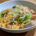 gongmei's cooksnap of when they made ■旨い♪甘塩鮭と春雨のたまご炒め■.