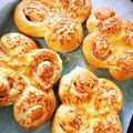 チロコロルン's cooksnap of when they made 手捏ねで簡単♡セサミとハムのもっちりパン.