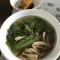 Nana983's cooksnap of when they made しめじとサニーレタスのコンソメスープ.