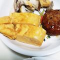たぁ、だぁのママ's cooksnap of when they made 昔なつかしい 甘い玉子焼き.