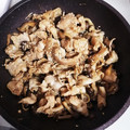 ♬あじさいのレシピ♬'s cooksnap of when they made 豚肉としめじのバター醤油炒め.