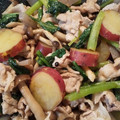 クックS987WA☆'s cooksnap of when they made さつまいもとエリンギと豚バラ肉の秋色炒め.
