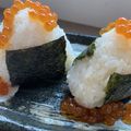 よーよー1970's cooksnap of when they made いくらと大葉のおにぎり.