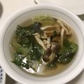 Nana983's cooksnap of when they made しめじとサニーレタスのコンソメスープ.