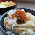 よーよー1970's cooksnap of when they made 鮭としめじの土鍋炊き込みご飯.