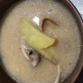 わたるんママ's cooksnap of when they made 肉団子とさつまいも、きのこの味噌汁.