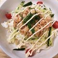 4児男子母さんの台所's cooksnap of when they made 肉味噌あんのサラダうどん.
