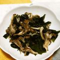 やっぺ841's cooksnap of when they made 電子レンジ調理☆わかめと舞茸のナムル.